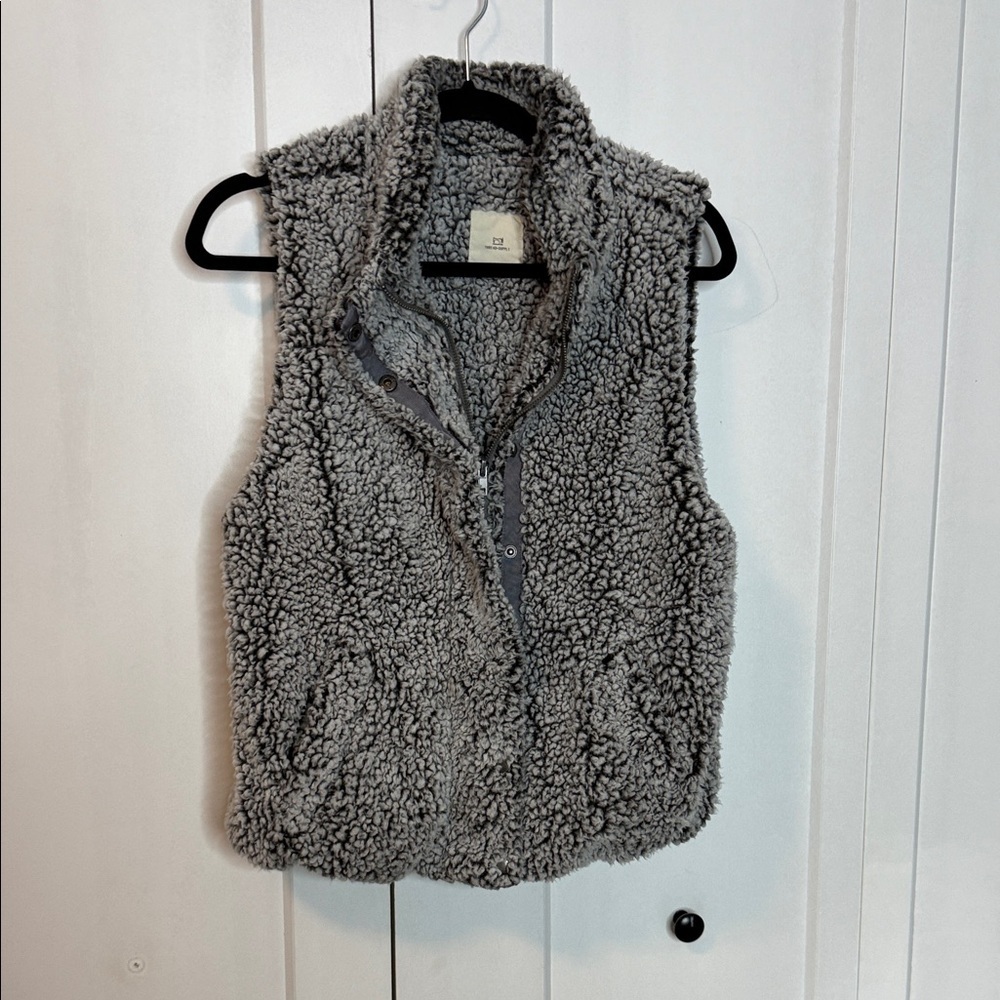 Thread & Supply Cream and Gray Sherpa Vest small
